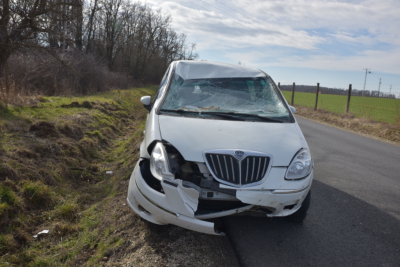 A sofőr használta a biztonsági övét és sérülés nélkül megúszta a balesetet