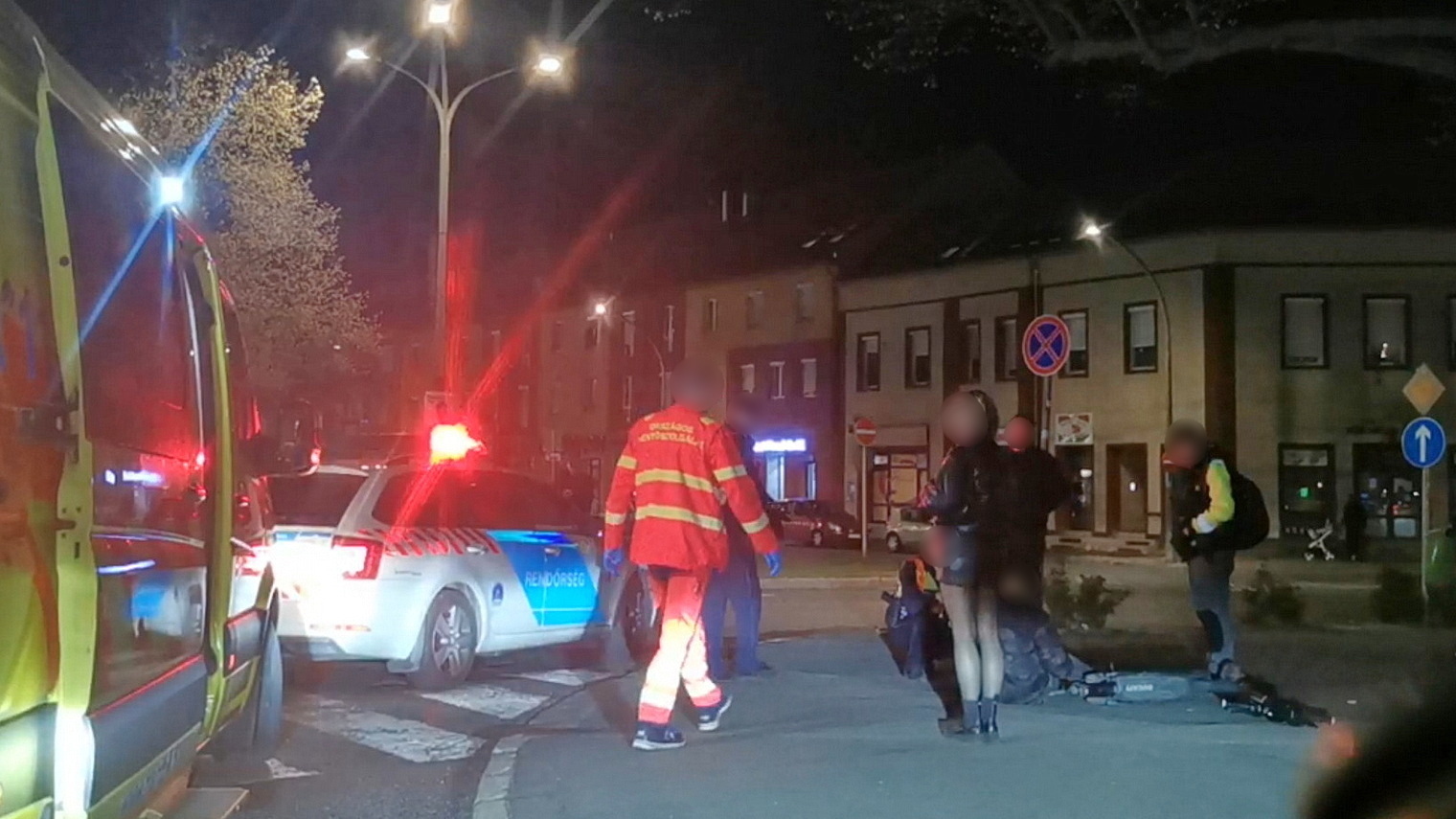 Lerúgták a rollerről – állította a földön fekvő férfi, de nem egészen ez történt