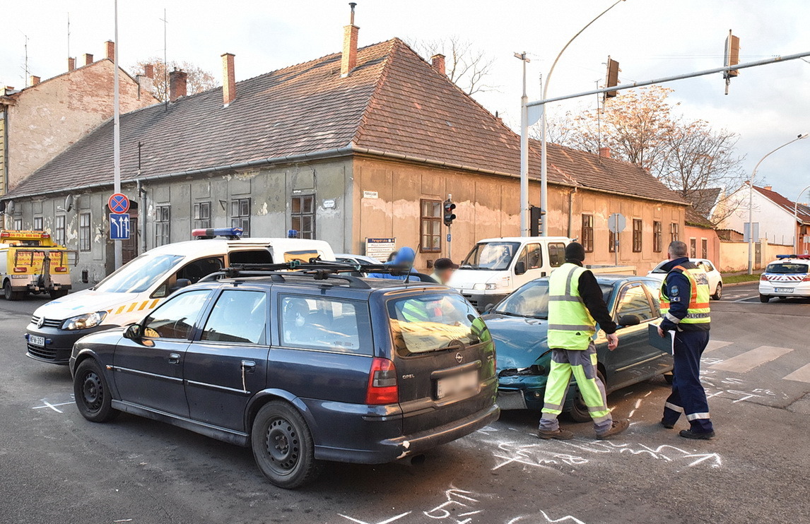 Baleset a Petőfi Sándor és Paragvári utcák kereszteződésében, Szombathelyen