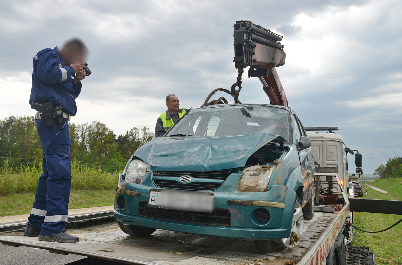 Szabálytalanul előző autó elől tért ki és felborult egy Suzuki az M80-as autóúton, Csákánydoroszló közelében