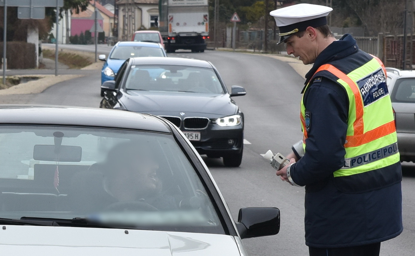 Alkoholszonda a 84-es főúton