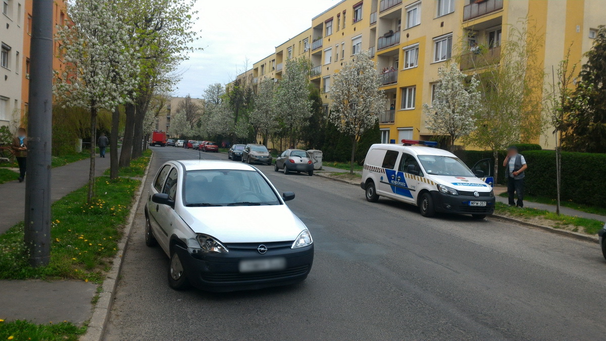 Figyelmetlenségből baleset Szombathelyen a Károly Róbert utcában 2.
