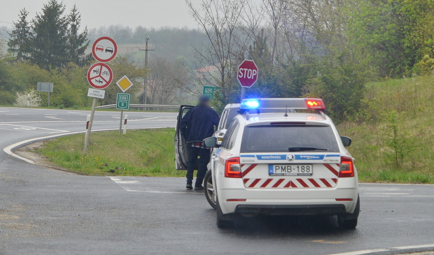 Baleset a 8-as és 87-es főút kereszteződésében