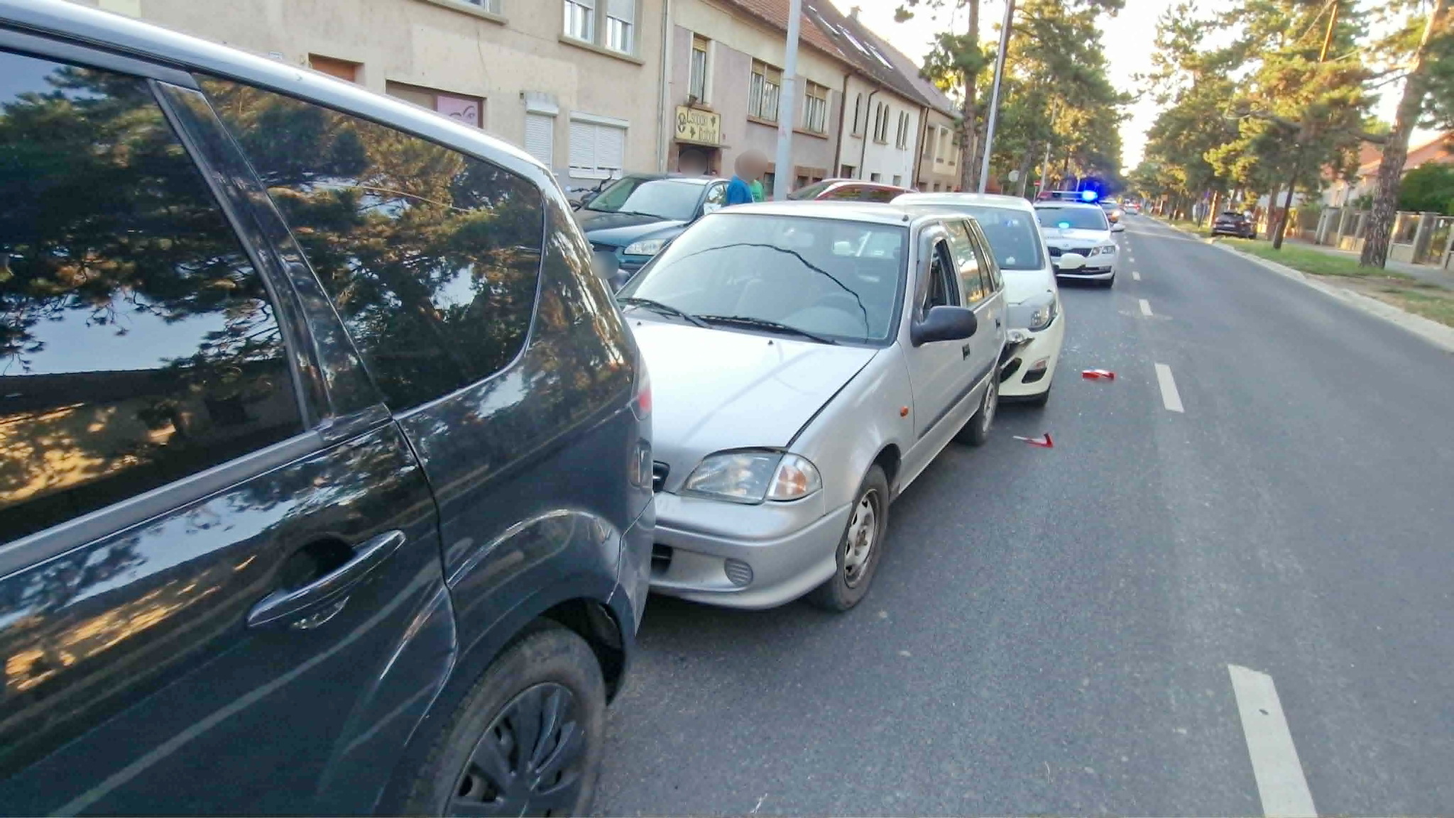 Egybe tolta a sort egy Seat Szombathelyen - négy autó ütközött