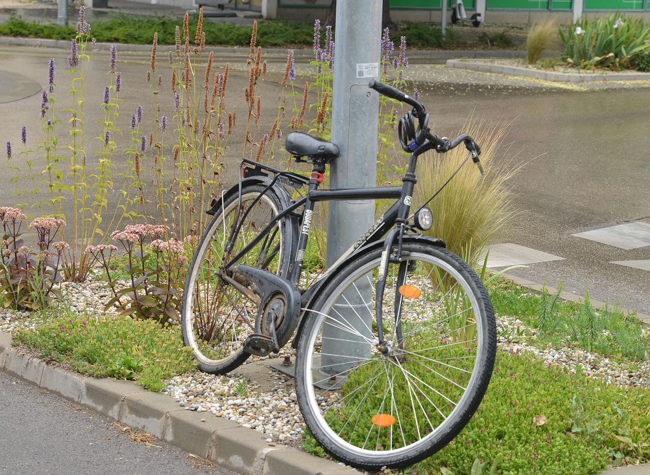Körforgalomban ütközött egy Ford személyautó egy Csepel kerékpárral Szombathelyen