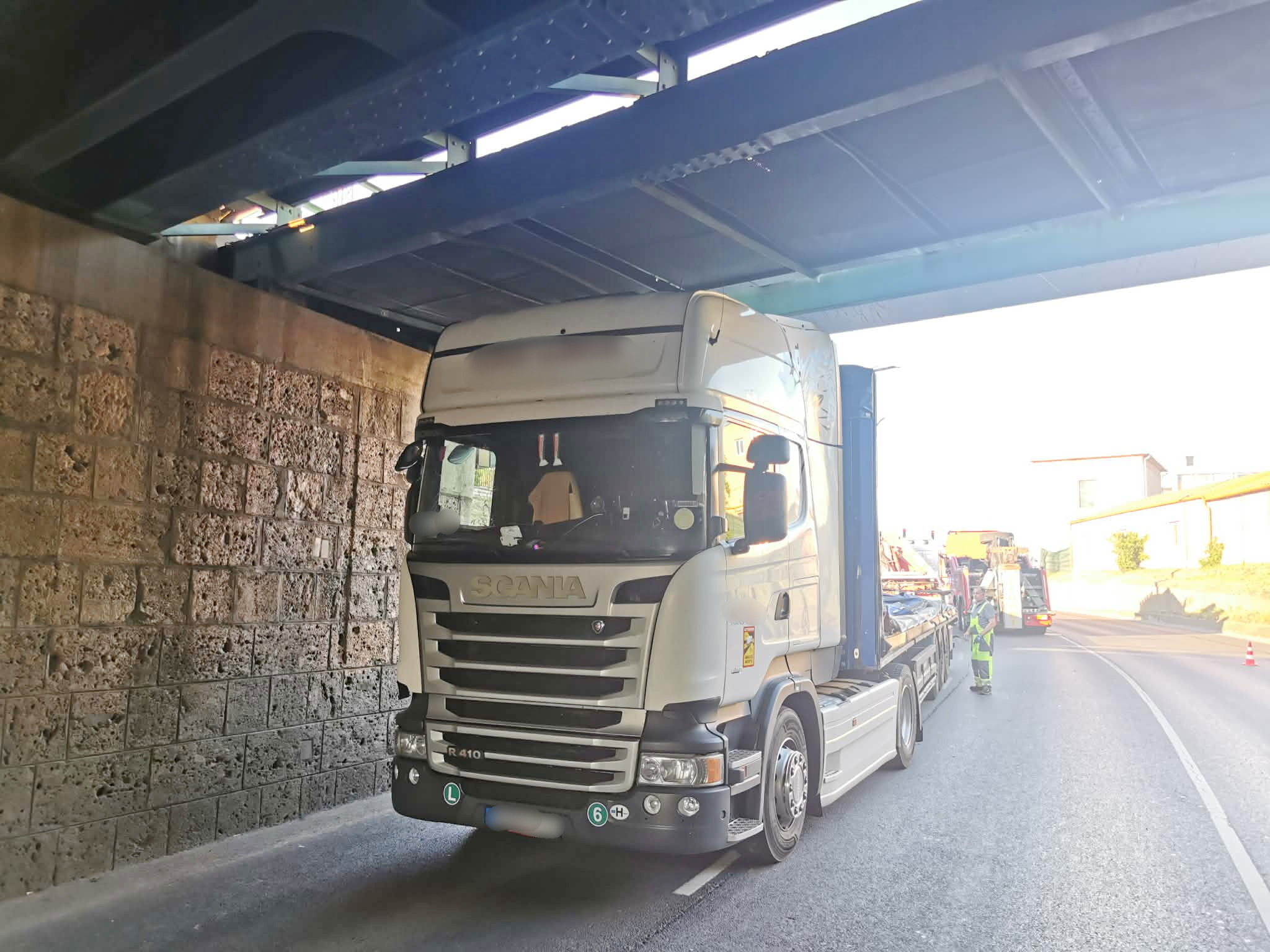 Újabb kamiont állított meg a vasúti hídszerkezet Szombathelyen