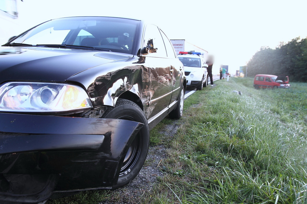 Volkswagen és Citroen ütközött a 86-oson Hegyfalunál