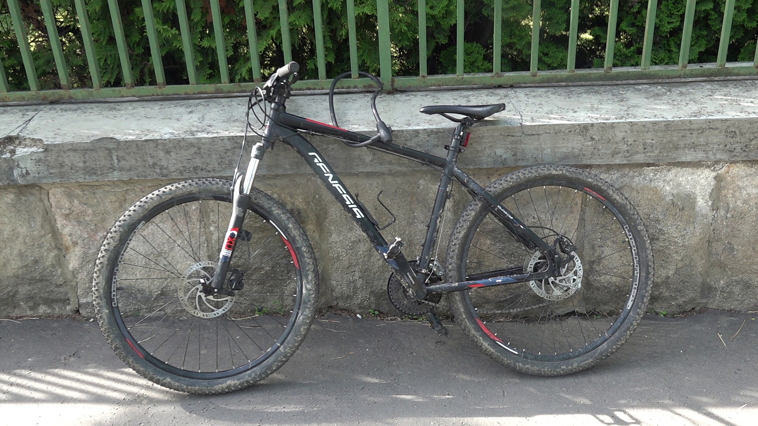 Kerékpáros fiút lökött fel egy körforgalomba behajtó BMW Szombathelyen