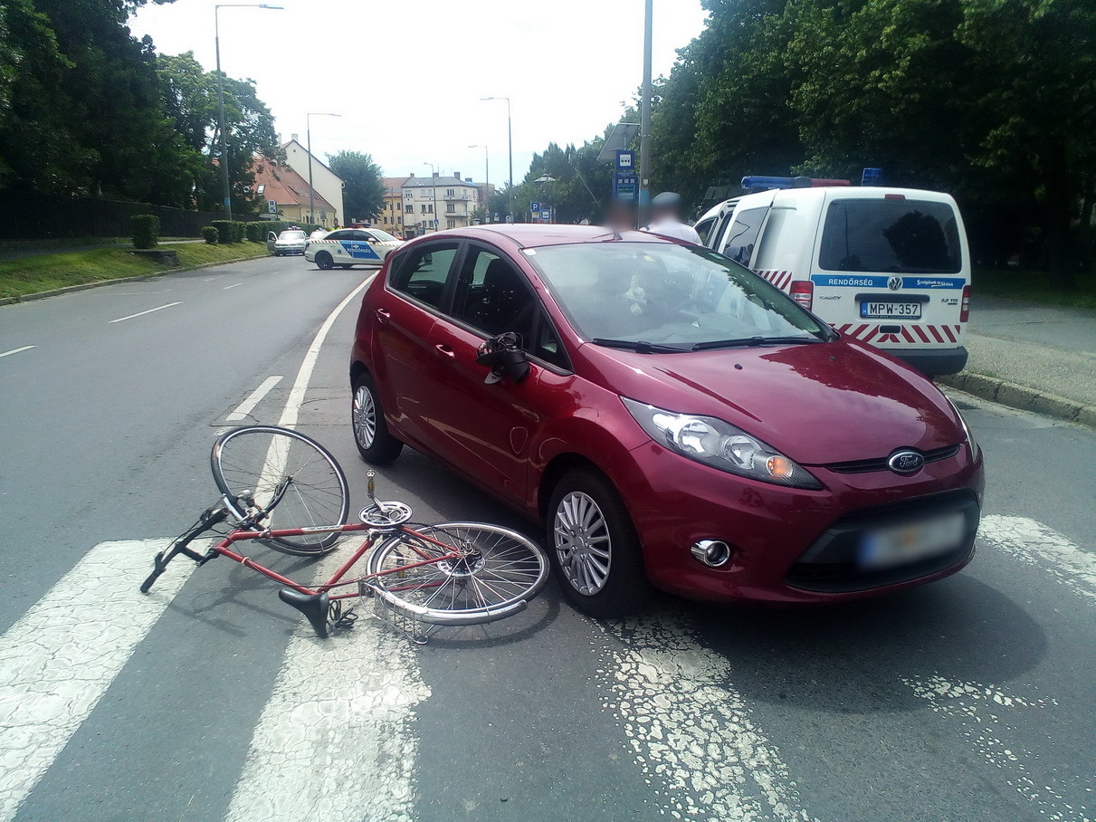 Autó elé vágott egy kerékpáros Szombathelyen 5.