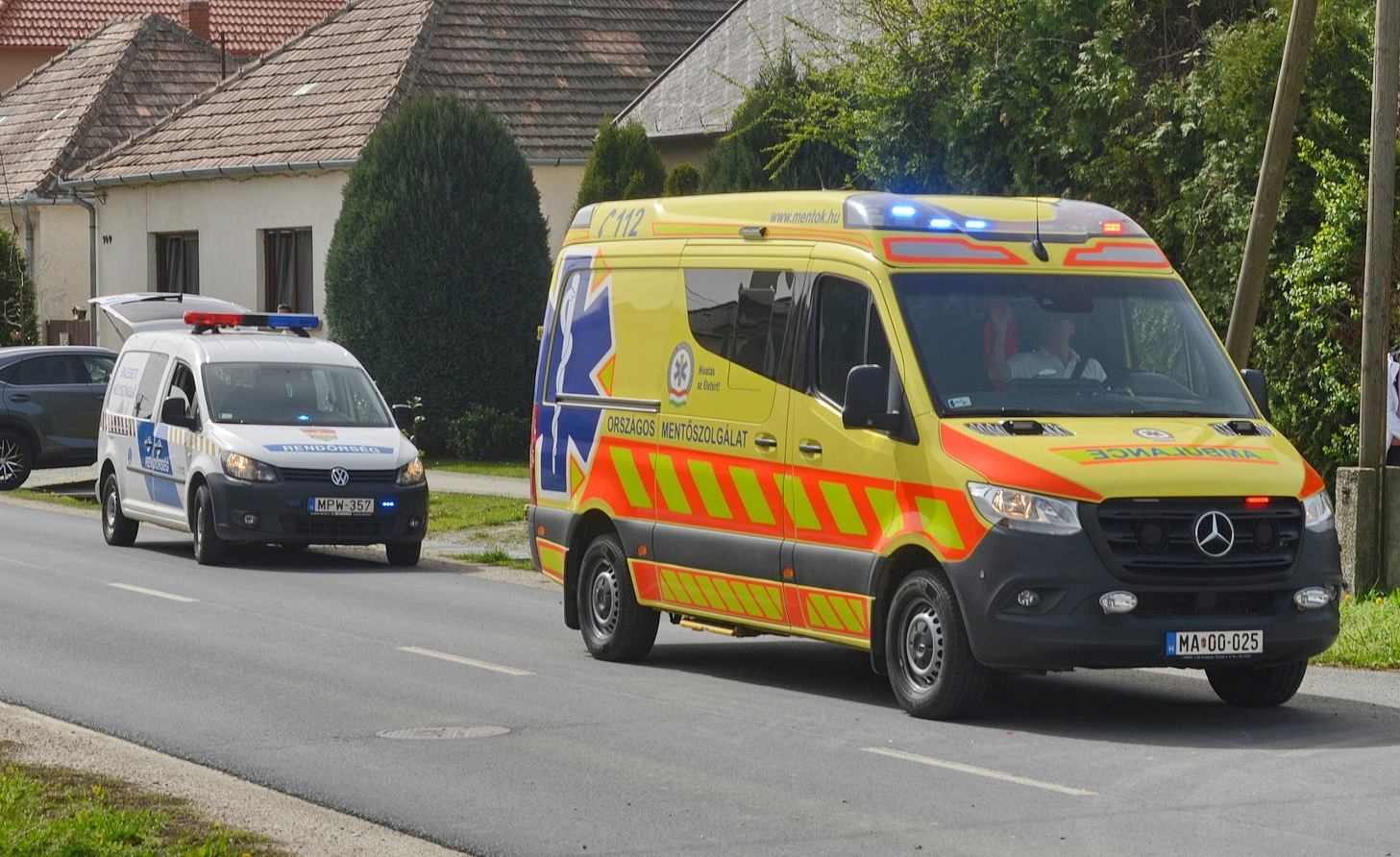 A motorost a mentők kórházba szállították