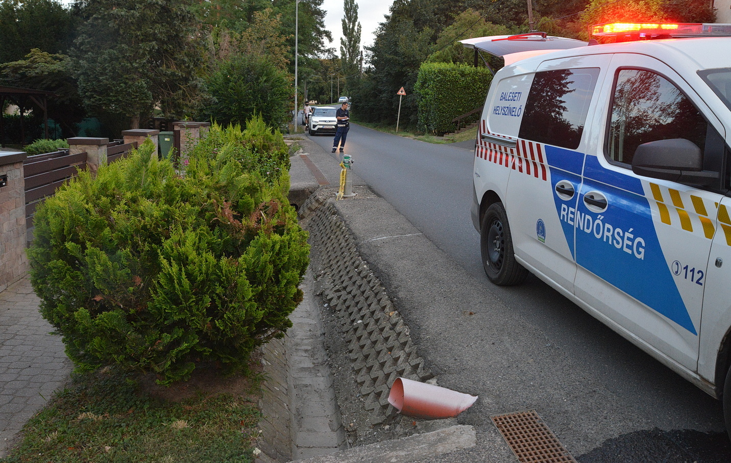 Árokba hajtott az e-roller által kis oldaltávolsággal megelőzött kerékpáros Szombathelyen