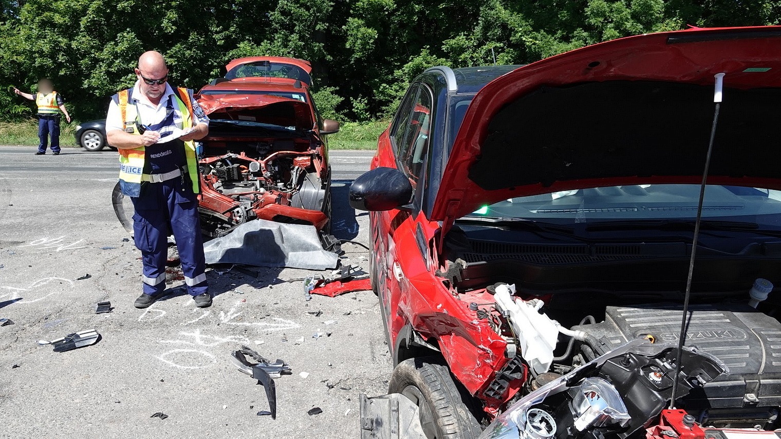 Suzuki kanyarodott Dacia elé a 87-es főúton, a kőszegfalvi elágazónál - hárman megsérültek