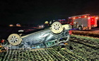 Pályaelhagyásos baleset a 87-es főúton - szántóföldre csapódott egy Volkswagen