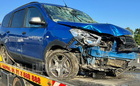 Fát döntött és felborult egy Dacia a 84-esen, Simaság közelében - elbóbiskolhatott a sofőr