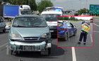 Kis sebességgel sorolt volna a belső sávba a 86-oson, Daciának ütközött egy Chevrolet Szombathely határában