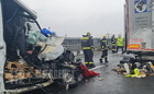 Iveco furgon ütközött lassító kamion hátuljának az M85-ösön - Megsérült az okozó 