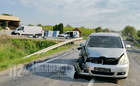 Fiat áruszállító kanyarodott előzésből visszatérő Toyota elé Söpte közelében