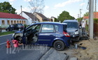 Gond volt a kormánnyal a sofőr szerint - parkoló autót tört totálkárosra egy Citroen Nagysimonyiban