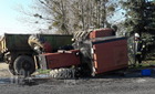 Felborult a traktor - futárautó elé kanyarodott Bő közelében