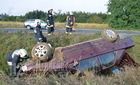 Elbóbiskolt a sofőr, árokba csapódott a Ford