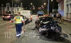 Biztosító irodaházának csapódott egy kisodródó BMW Szombathelyen