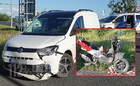 Peugeot robogóval ütközött egy VW furgon a 84-es főúton, Sárvár közelében - súlyosan megsérült a robogós