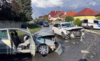 Frissítve: Kanyarban ütközött Renault-val egy VW Söptén - súlyosan megsérült a vétlen sofőr utasa