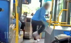 Agresszív, ittas utast szállított le a buszról, majd áthajtott a busznak nekifutó férfi lábfején - elítélték a buszsofőrt