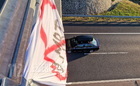 Áthúzott LMBTQ felirat virít az M86-os autóút felett, Szombathely határában