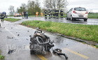 Kiszakadt az Opel motorja és kereke - kamionnal és Renault-val ütközött Táplánszentkereszten