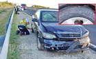 Defekt után szalagkorlátnak ütközött egy Opel az M86-os autóúton, Répcelak közelében