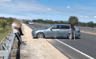 Defekt miatt pördült meg egy BMW az M86-os autóúton, Vát közelében