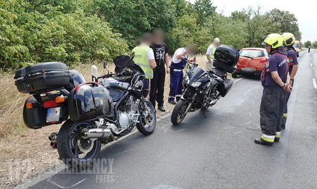 Mazda elé sodorta édesapja Honda motorját a Yamaha motorral eleső fiú a 84-es főúton, Rábapaty közelében