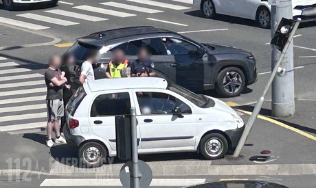 Jelzőlámpának lökött egy Daewoo-t egy Volvo Szombathelyen - nagy torlódást okoztak az elsötétülő forgalomirányító eszközök