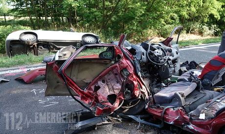 Videóval frisítve: Meghalt az okozó a 8-ason – utánfutós Daewoo tért át egy Opel sávjába Duka közelében