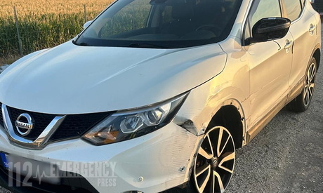 Aludt az autóban a szlovák házaspár – szalagkorlátnak ütközött a Nissan az M86-oson, Belednél
