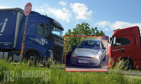Ford hajtott érkező kamion elé a 86-os főúton, Szombathely határában - centimétereken múlt a baleset