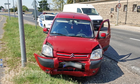 Megálló Toyotának és oszlopnak ütközött egy Citroen Szombathely határában