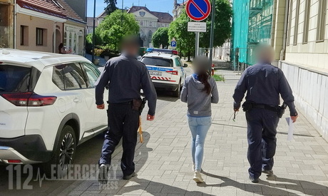 Kocsiba tuszkolták az ismerős nőt, majd egy házba hurcolták és fogva tartották Vas megyében
