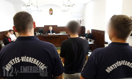 Jogerősen három év letöltendőt kapott az eladó védelmére kelő színészt megverő férfi